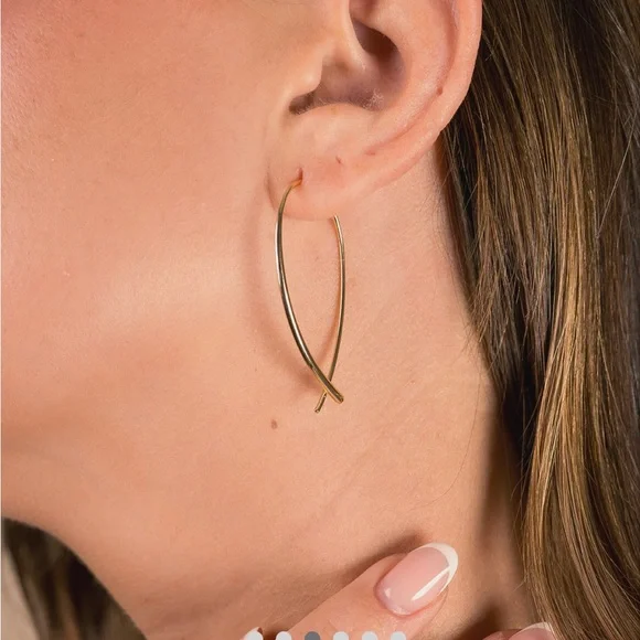 STERLING SILVER NWT DELICATE THREADER HOOP EARRINGS